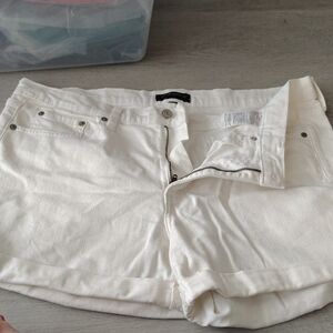 Banana Republic Womens White Denim Cuffed Shorts Size 32/14 Stretch Cotton